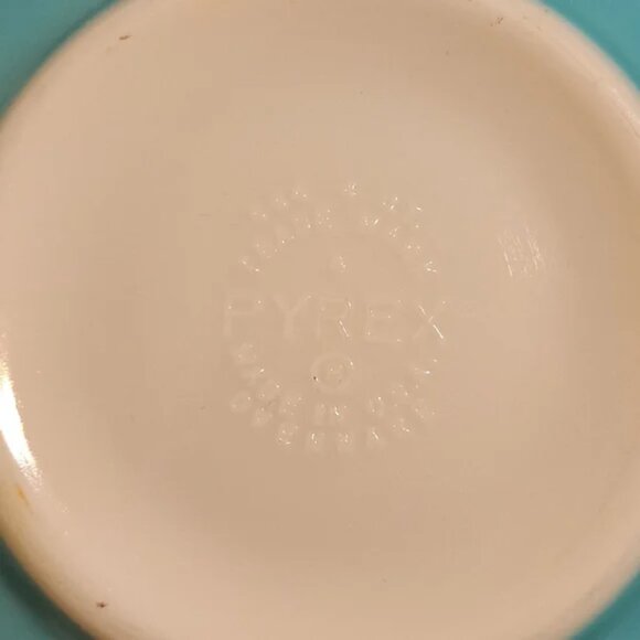 Pyrex Vintage Amish Butterprint 444 Cinderella Nesting Bowl 4 Quart - Picture 10 of 12